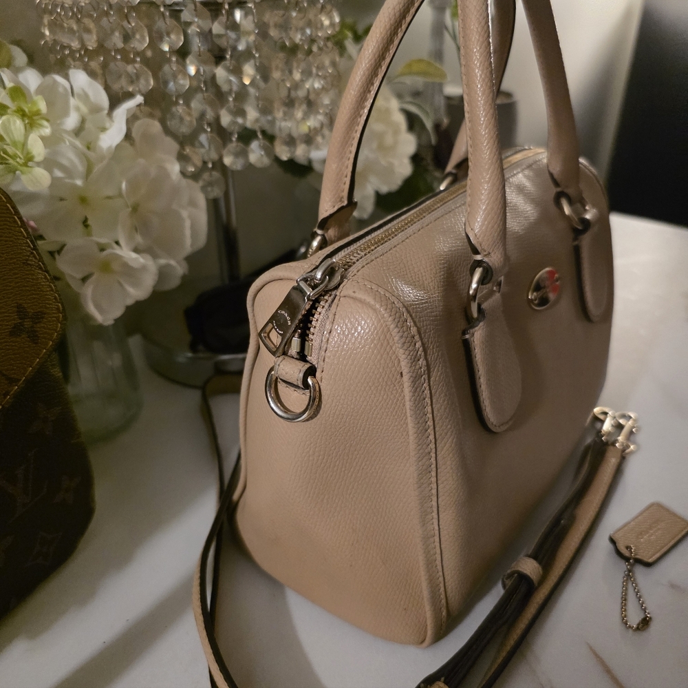 Coach Tan Leather Shoulder Bag with Signature Pouch See Pic 2 For Pouch - Picture 5 of 16